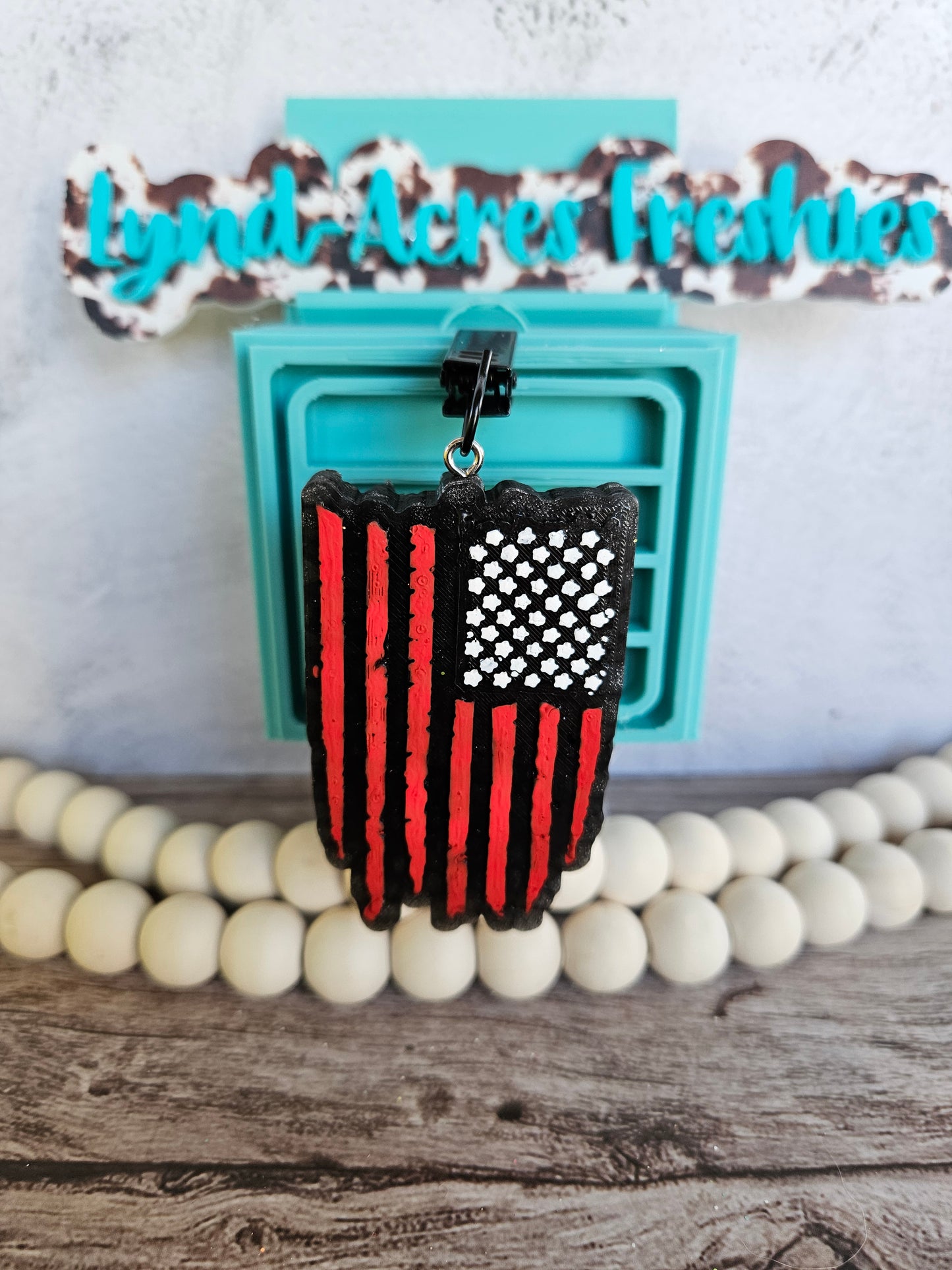 Distressed Flag Vent Clip