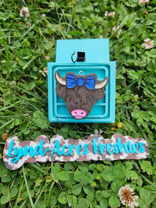 Highland Cow With Bow Vent Clip