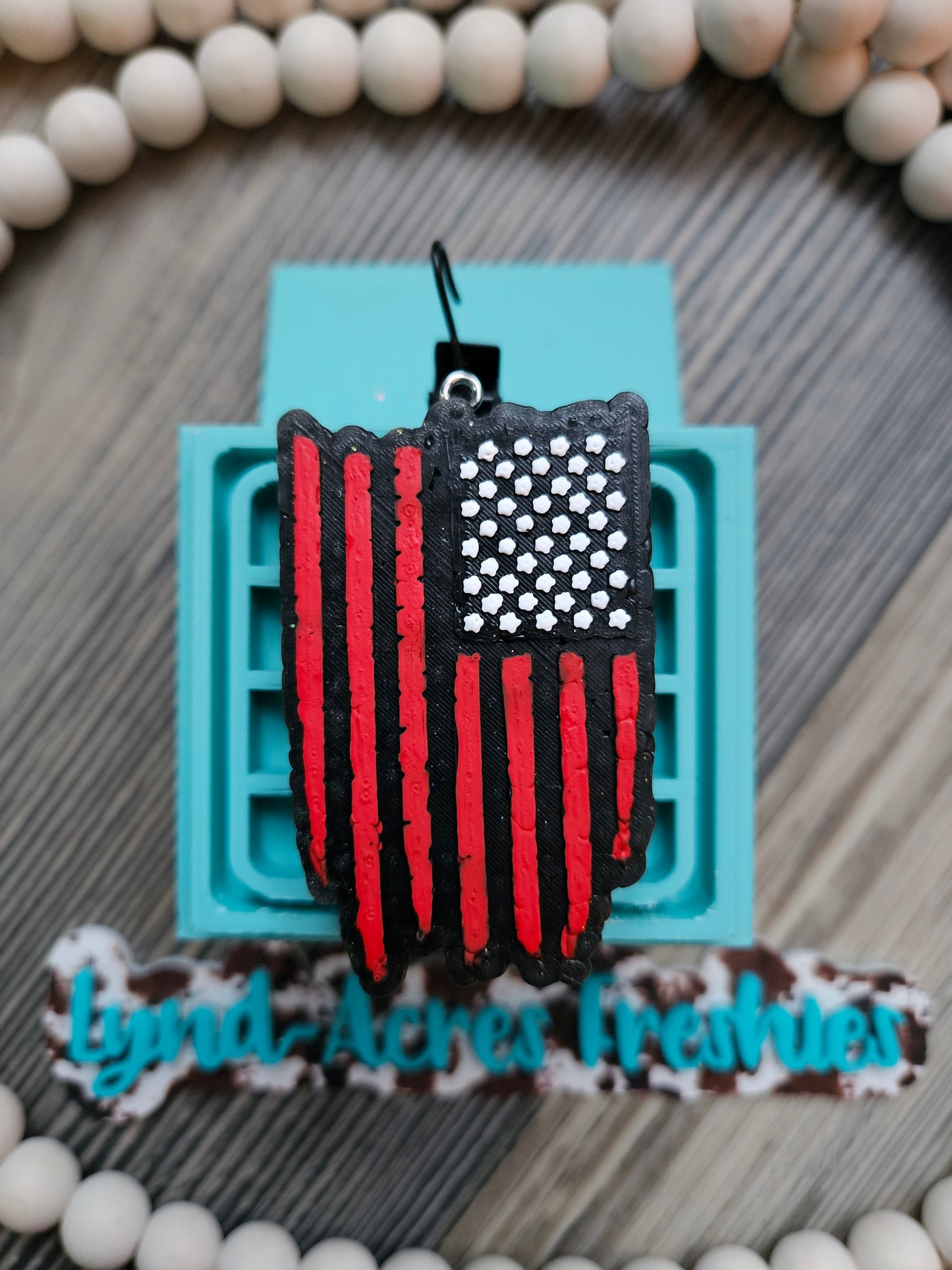 Distressed Flag Vent Clip
