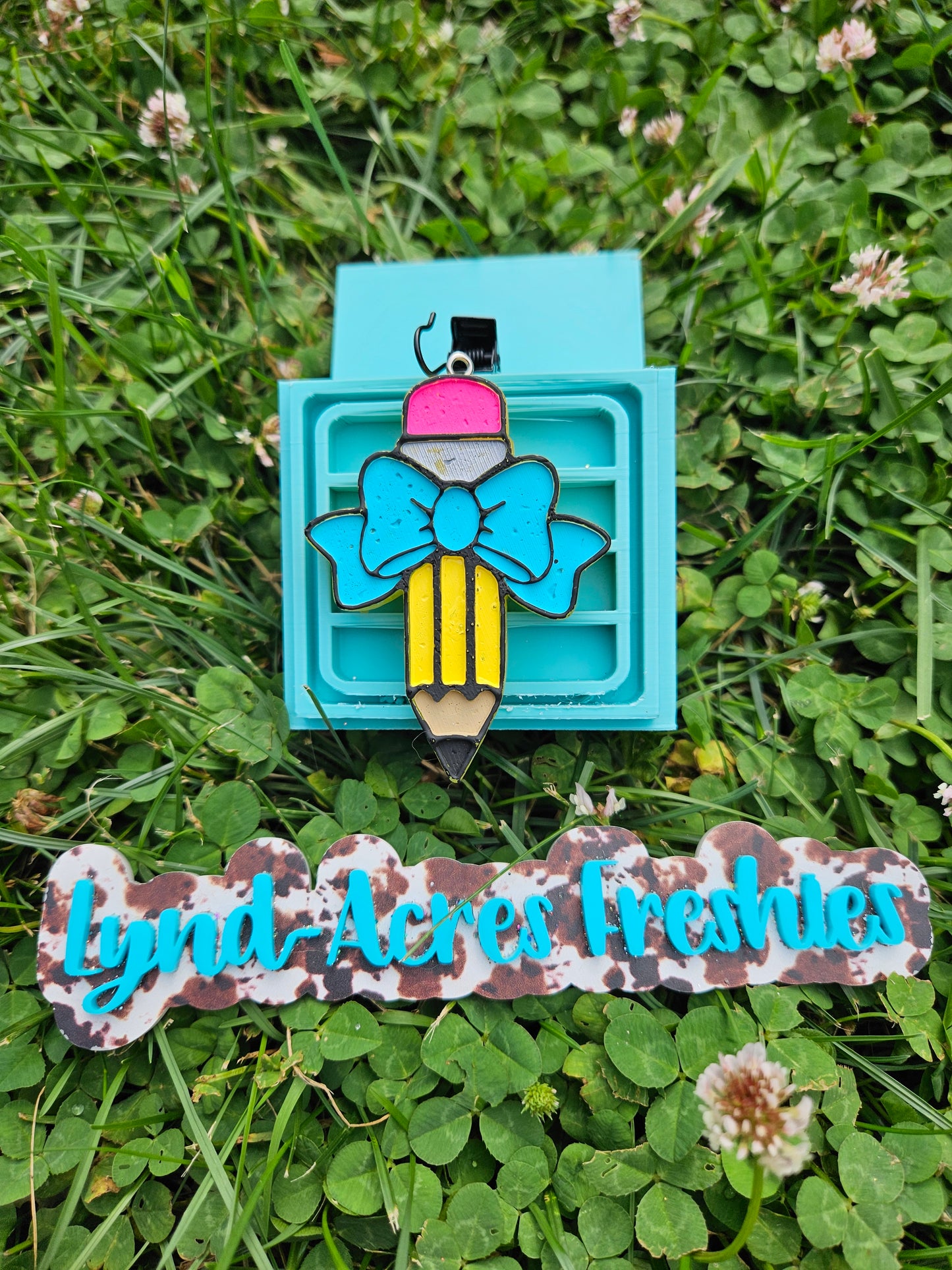 Pencil with Bow Vent Clip